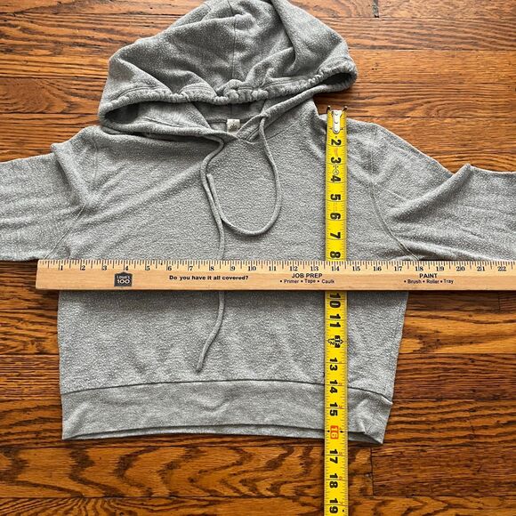 Alo Yoga Women's Gray Cropped Pullover Hoodie Sweatshirt Size S Gym Workout - Picture 2 of 7